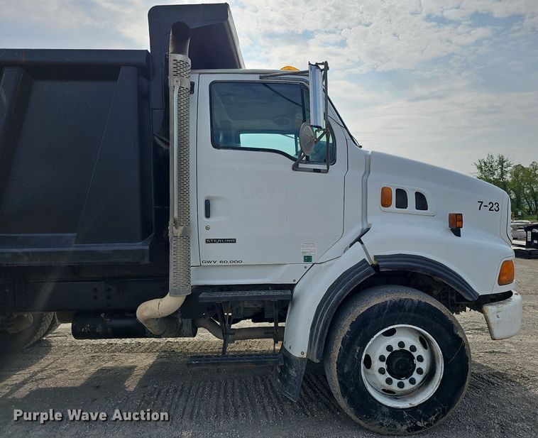 image for item DS6404 2001 Sterling L9500  dump truck