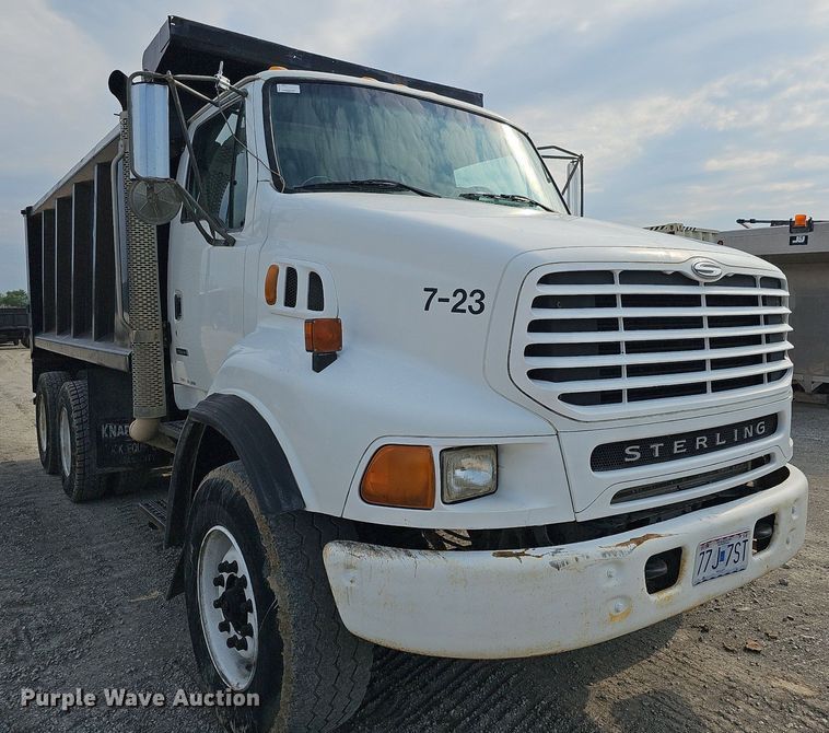 image for item DS6404 2001 Sterling L9500  dump truck