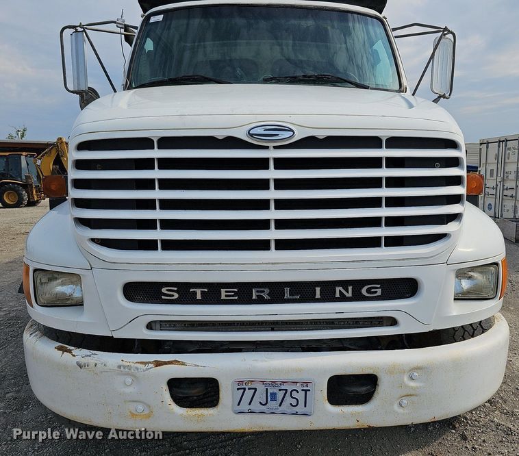 image for item DS6404 2001 Sterling L9500  dump truck