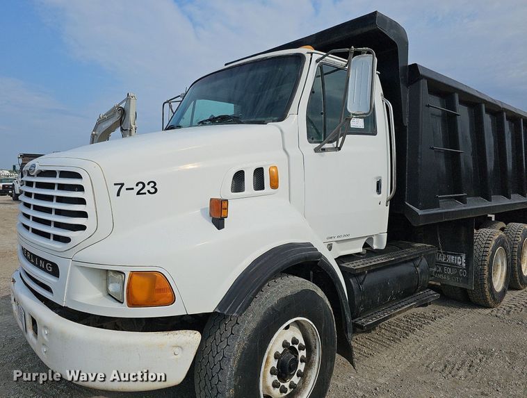 image for item DS6404 2001 Sterling L9500  dump truck