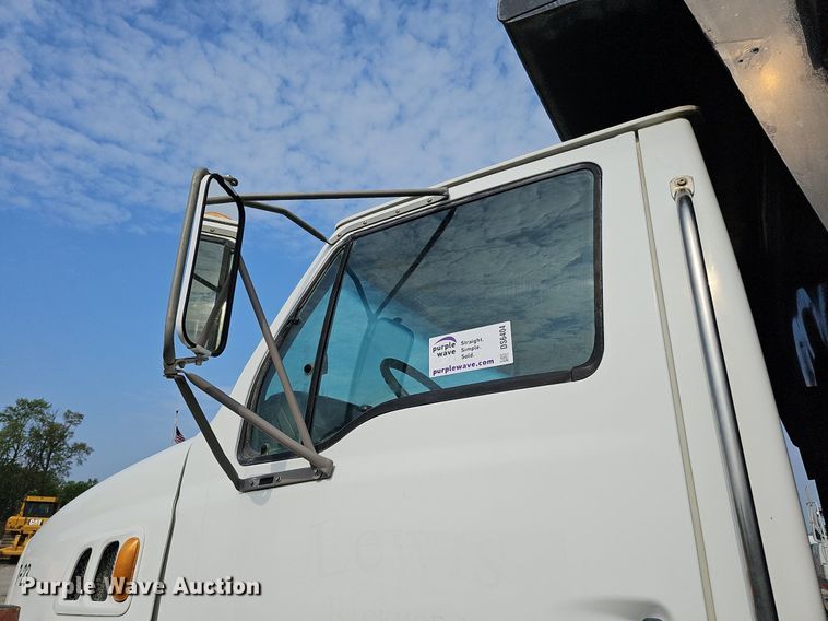 image for item DS6404 2001 Sterling L9500  dump truck