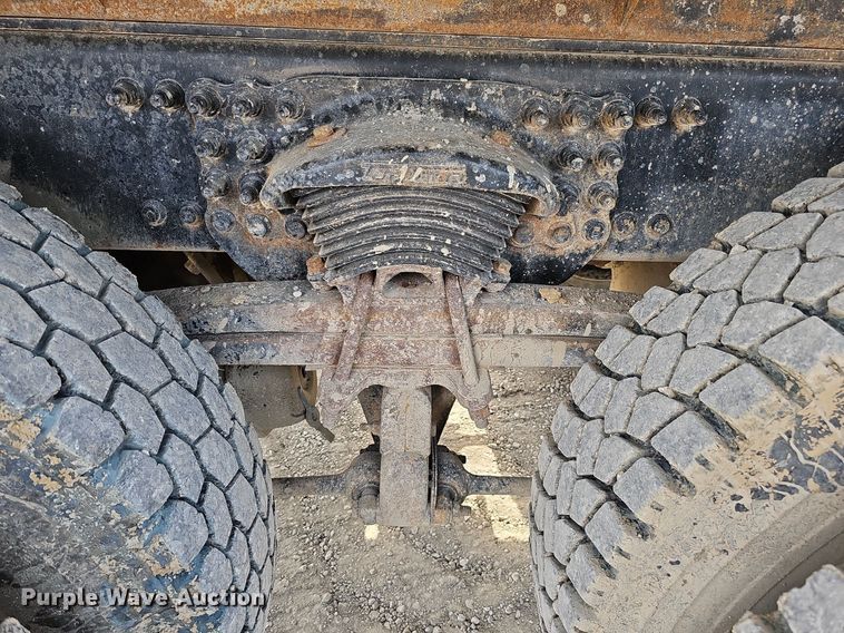 image for item DS6404 2001 Sterling L9500  dump truck