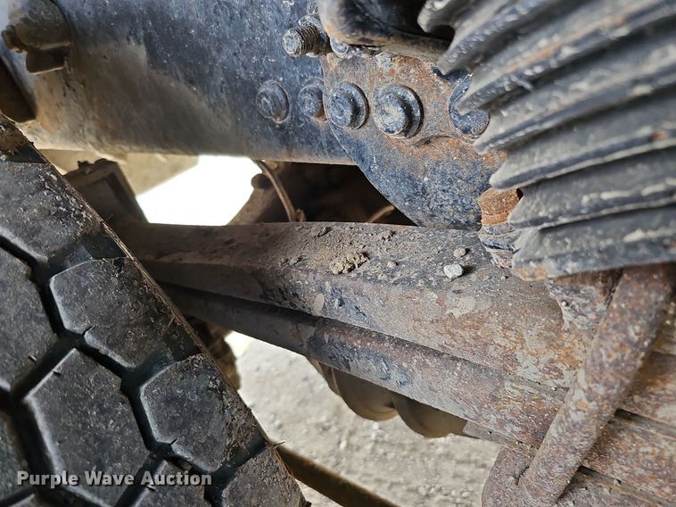 image for item DS6404 2001 Sterling L9500  dump truck