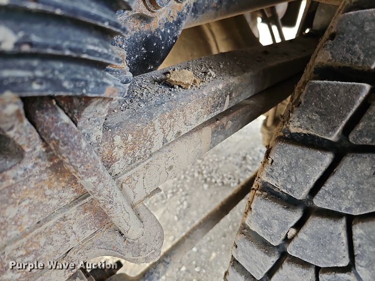 image for item DS6404 2001 Sterling L9500  dump truck