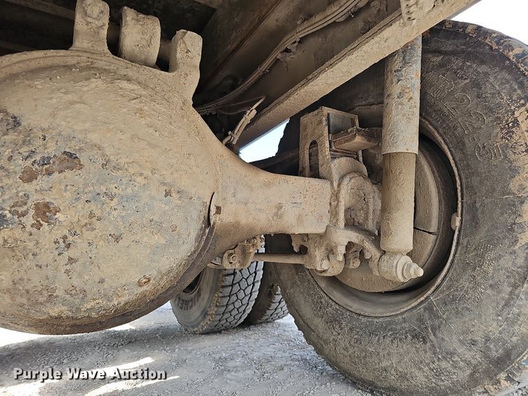 image for item DS6404 2001 Sterling L9500  dump truck