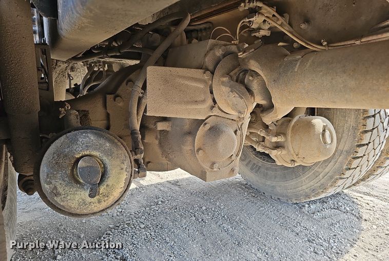 image for item DS6404 2001 Sterling L9500  dump truck