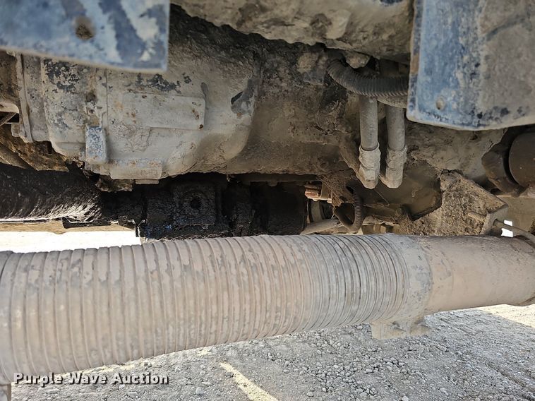 image for item DS6404 2001 Sterling L9500  dump truck