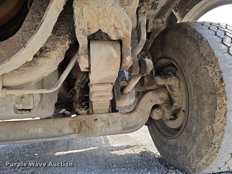 image for item DS6404 2001 Sterling L9500  dump truck