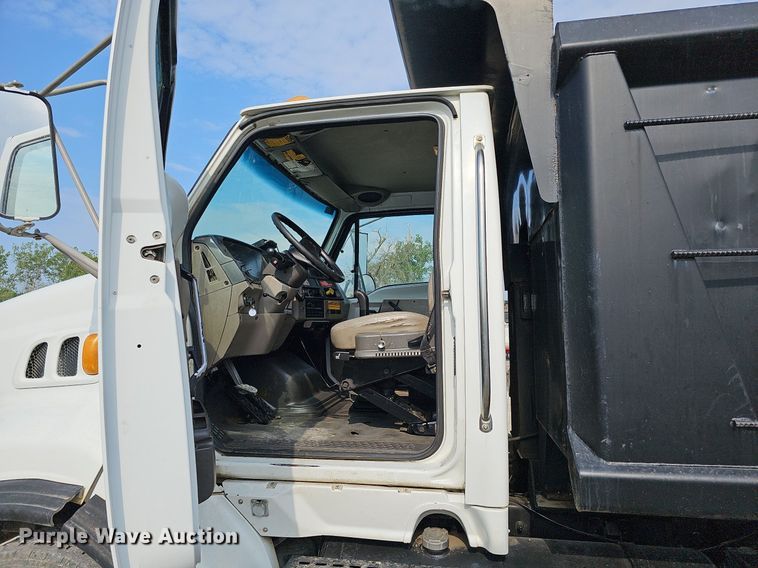 image for item DS6404 2001 Sterling L9500  dump truck