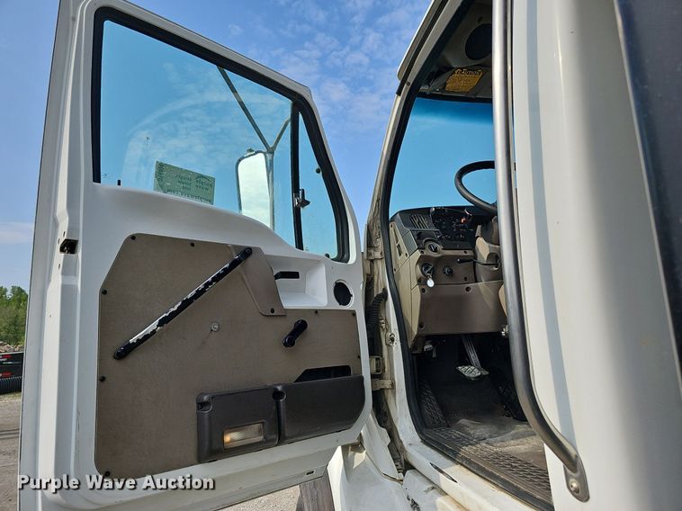 image for item DS6404 2001 Sterling L9500  dump truck