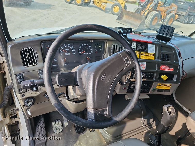 image for item DS6404 2001 Sterling L9500  dump truck