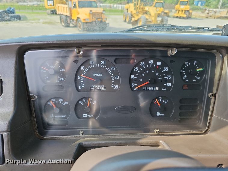 image for item DS6404 2001 Sterling L9500  dump truck