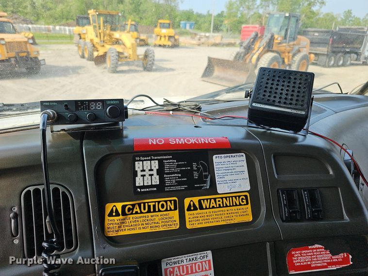 image for item DS6404 2001 Sterling L9500  dump truck