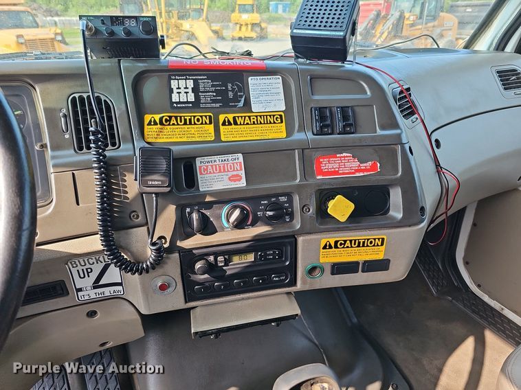 image for item DS6404 2001 Sterling L9500  dump truck