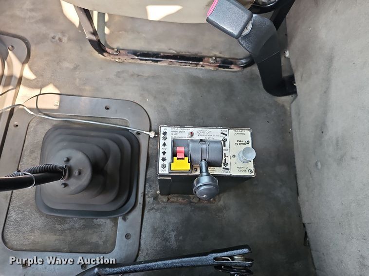 image for item DS6404 2001 Sterling L9500  dump truck