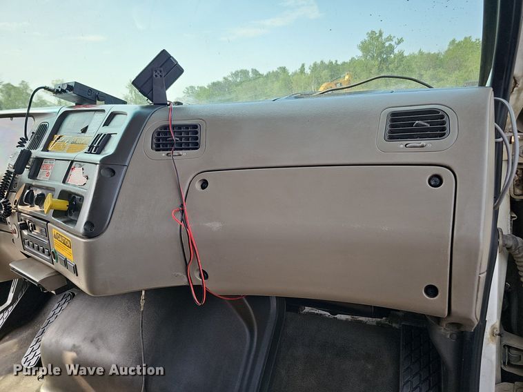 image for item DS6404 2001 Sterling L9500  dump truck