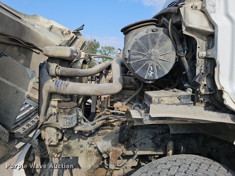 image for item DS6404 2001 Sterling L9500  dump truck