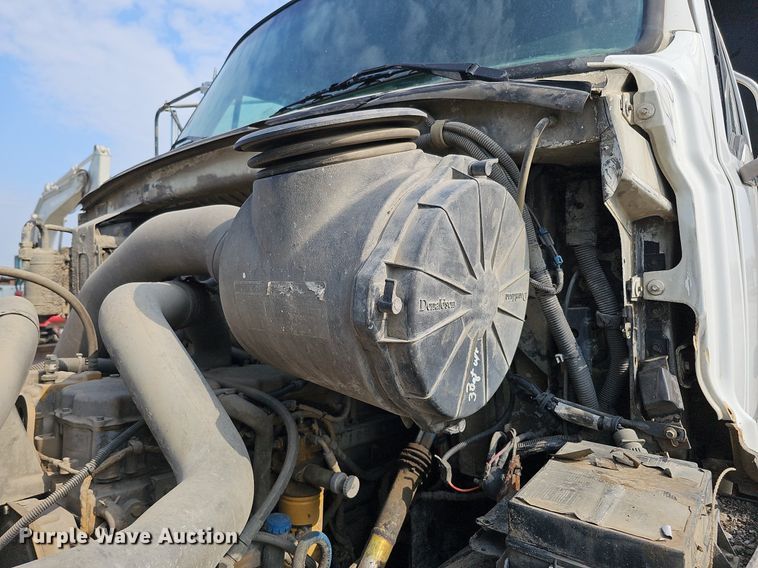 image for item DS6404 2001 Sterling L9500  dump truck