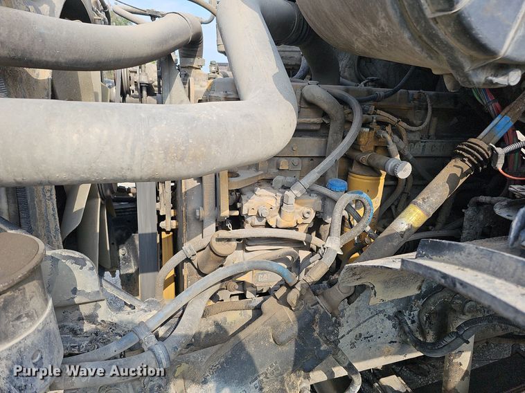 image for item DS6404 2001 Sterling L9500  dump truck