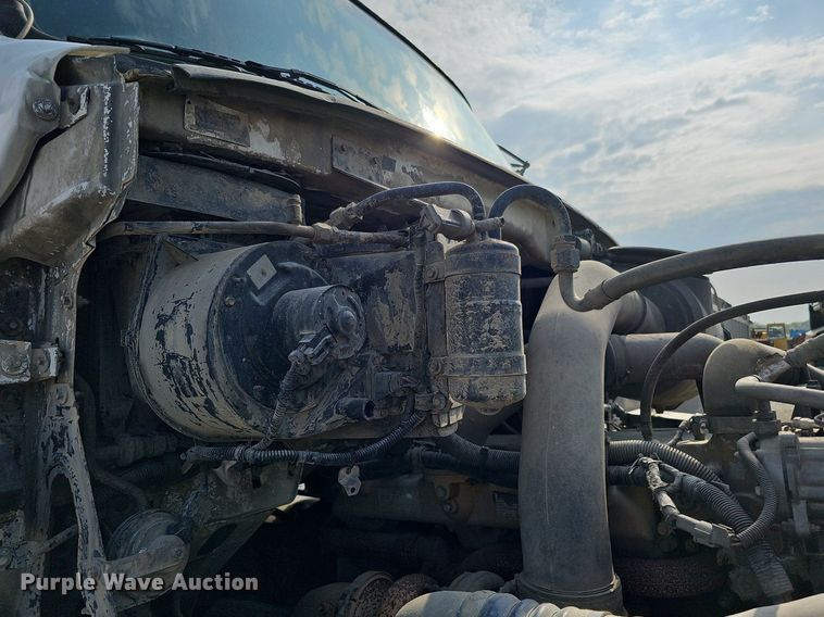 image for item DS6404 2001 Sterling L9500  dump truck