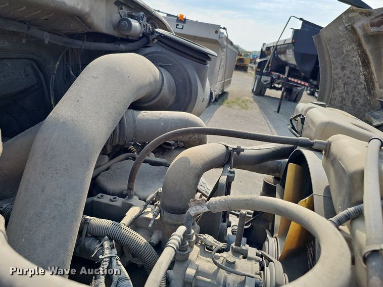 image for item DS6404 2001 Sterling L9500  dump truck