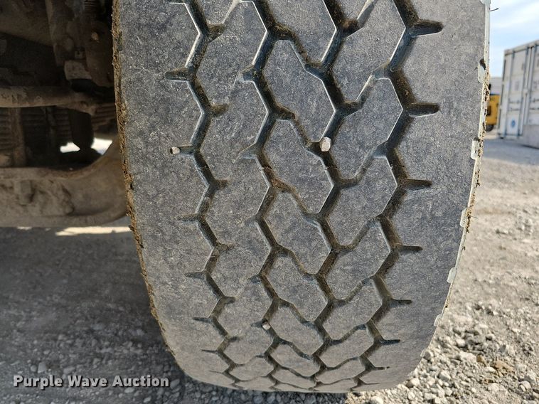 image for item DS6404 2001 Sterling L9500  dump truck