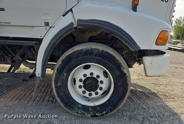 image for item DS6404 2001 Sterling L9500  dump truck