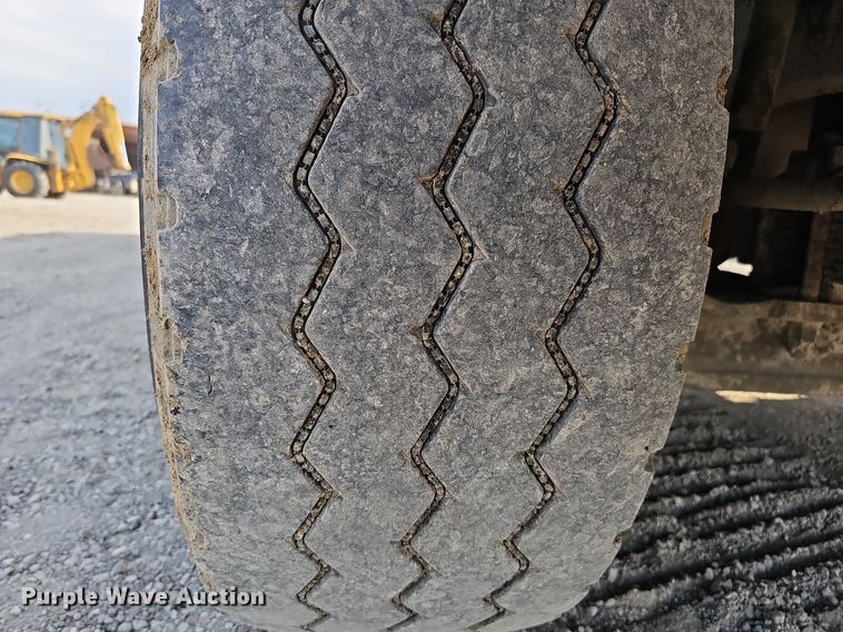 image for item DS6404 2001 Sterling L9500  dump truck