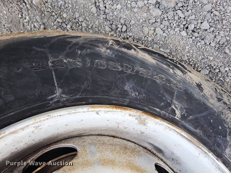 image for item DS6404 2001 Sterling L9500  dump truck