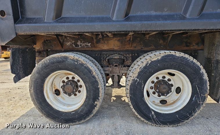 image for item DS6404 2001 Sterling L9500  dump truck