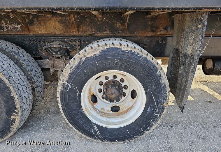 image for item DS6404 2001 Sterling L9500  dump truck
