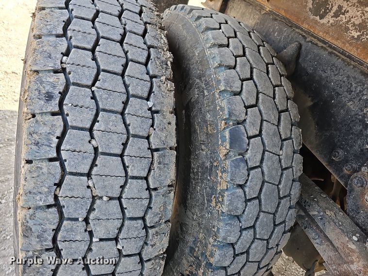 image for item DS6404 2001 Sterling L9500  dump truck