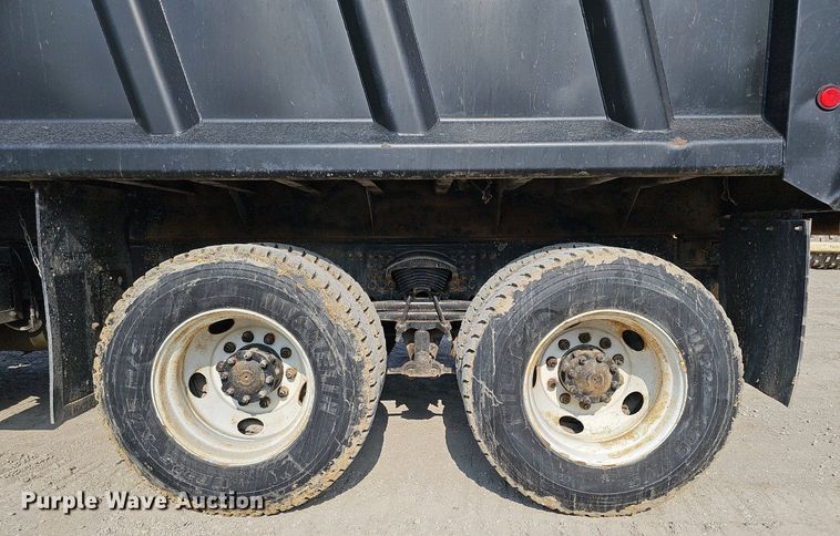 image for item DS6404 2001 Sterling L9500  dump truck
