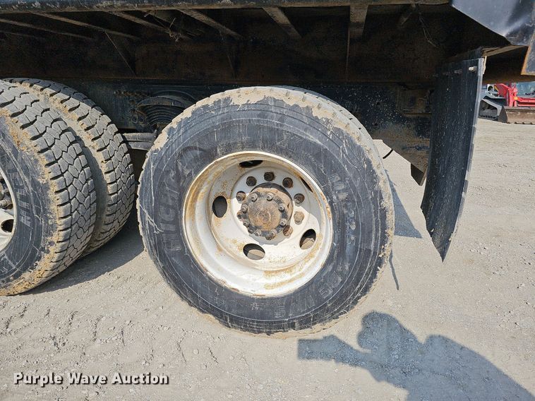 image for item DS6404 2001 Sterling L9500  dump truck