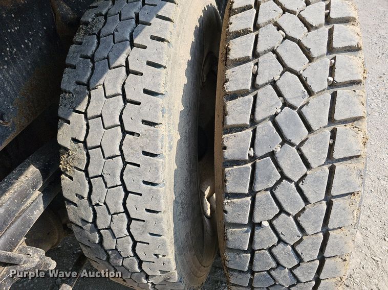 image for item DS6404 2001 Sterling L9500  dump truck