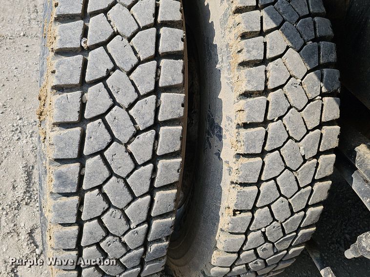 image for item DS6404 2001 Sterling L9500  dump truck