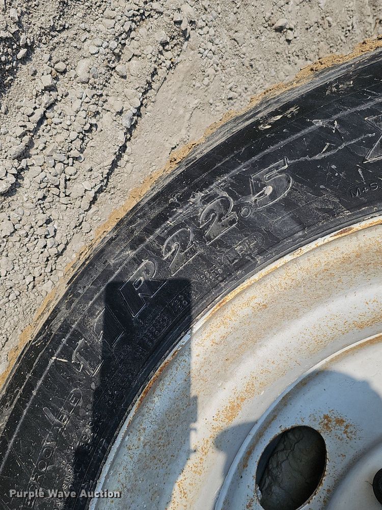 image for item DS6404 2001 Sterling L9500  dump truck