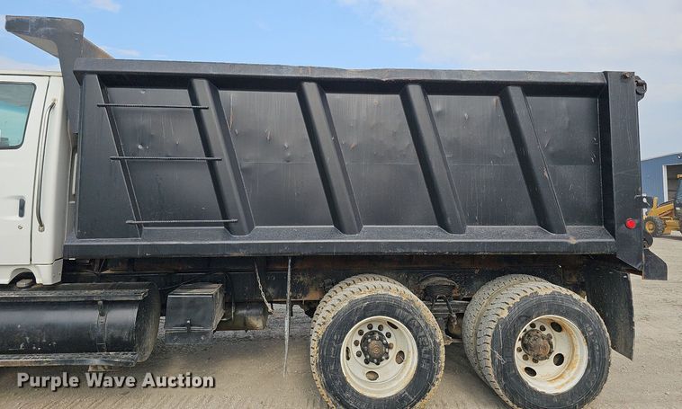 image for item DS6404 2001 Sterling L9500  dump truck