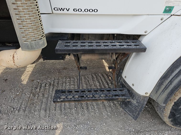 image for item DS6404 2001 Sterling L9500  dump truck