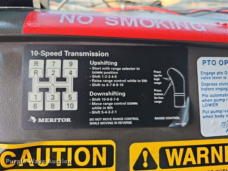 image for item DS6404 2001 Sterling L9500  dump truck