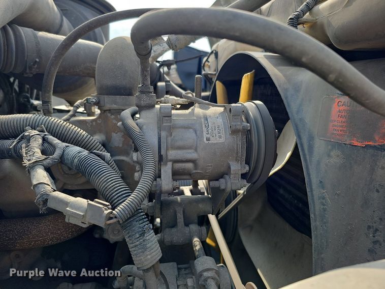 image for item DS6404 2001 Sterling L9500  dump truck