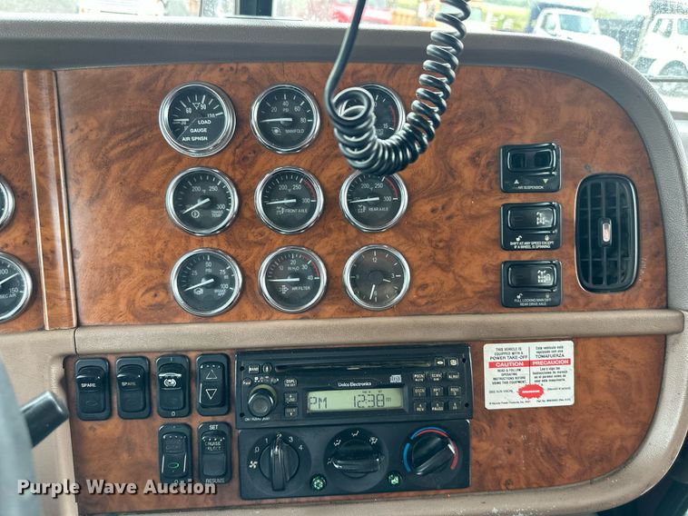 image for item DS6406 2006 Peterbilt 379K  glider kit dump truck