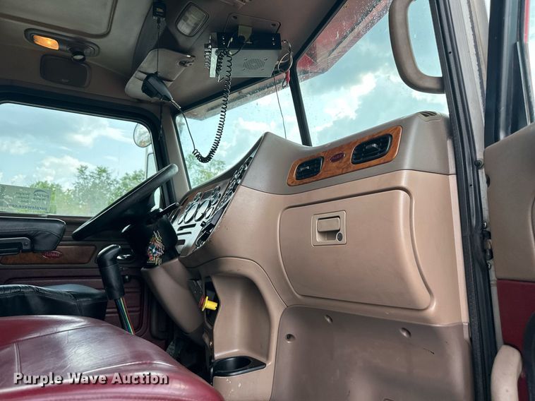 image for item DS6406 2006 Peterbilt 379K  glider kit dump truck