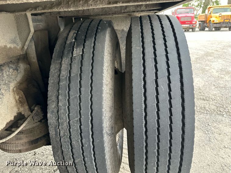 image for item DS6406 2006 Peterbilt 379K  glider kit dump truck