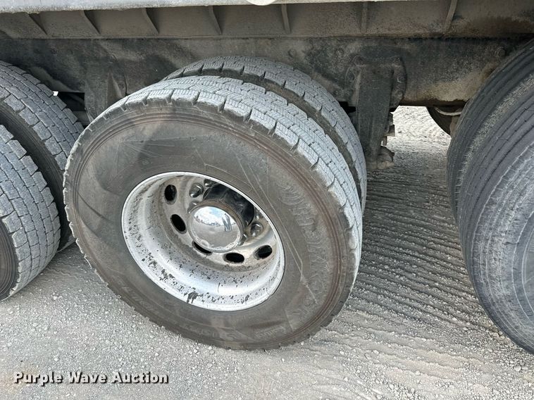 image for item DS6406 2006 Peterbilt 379K  glider kit dump truck