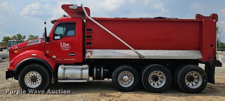 image for item DS6407 2015 Kenworth T880  dump truck