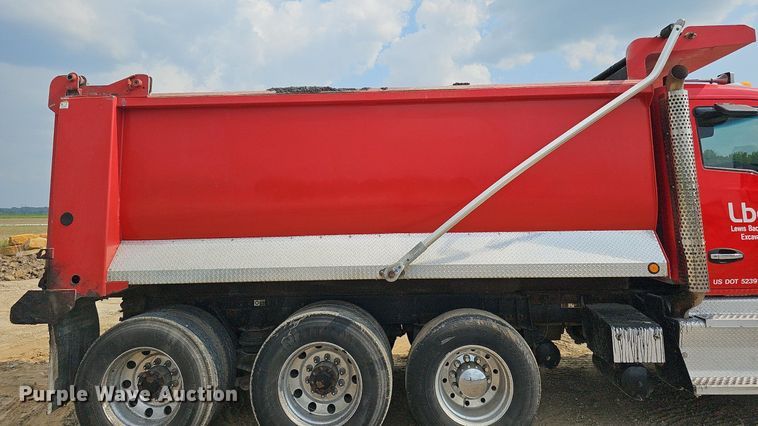 image for item DS6407 2015 Kenworth T880  dump truck