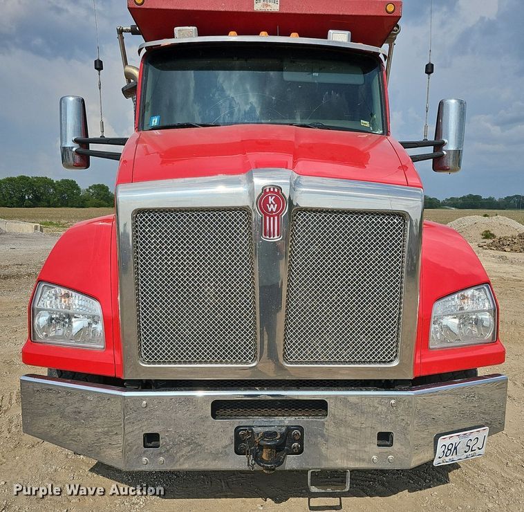 image for item DS6407 2015 Kenworth T880  dump truck
