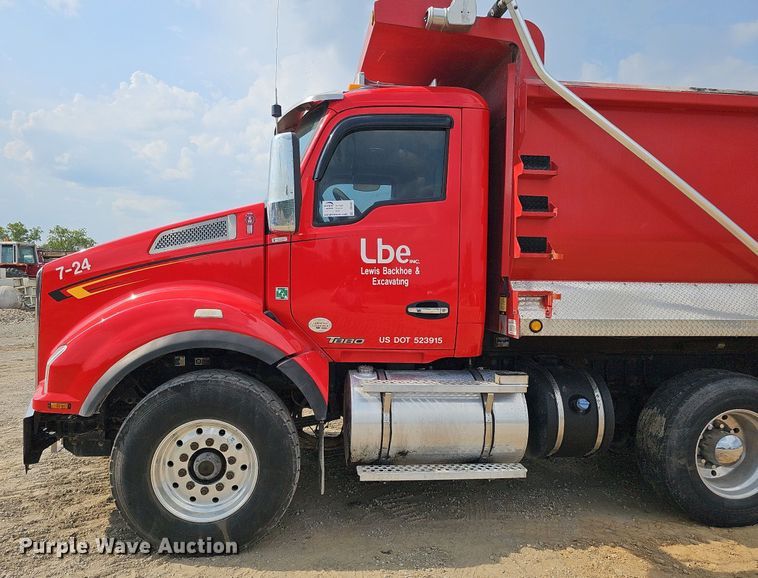 image for item DS6407 2015 Kenworth T880  dump truck
