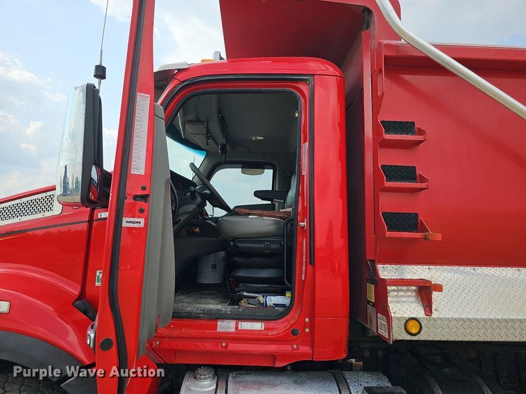 image for item DS6407 2015 Kenworth T880  dump truck